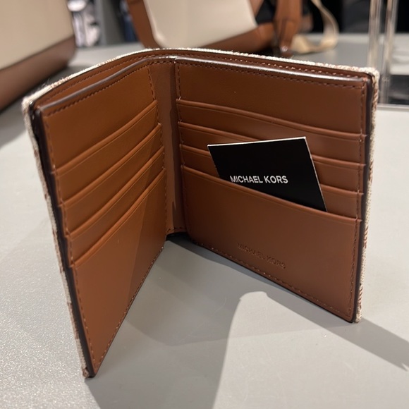 Michael Kors Men’s Women’s Cooper Logo Fabric Billfold Wallet Light Cream Multi - Picture 4 of 16